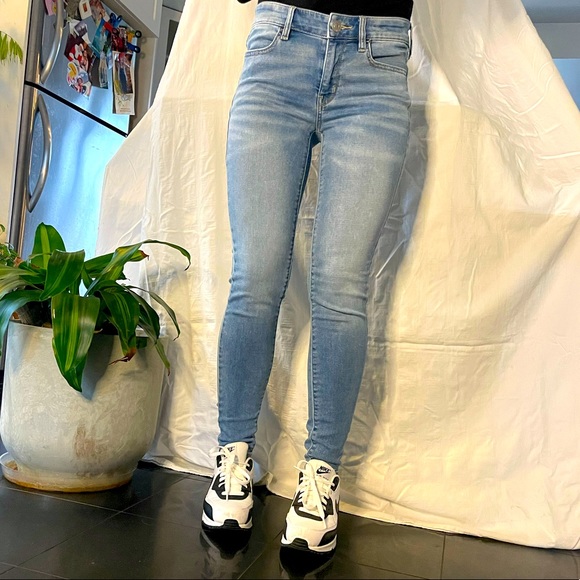 American eagle basic light wash skinny jeans - Picture 1 of 6